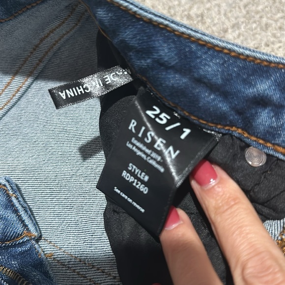 Destructed straight leg jean - Picture 6 of 6